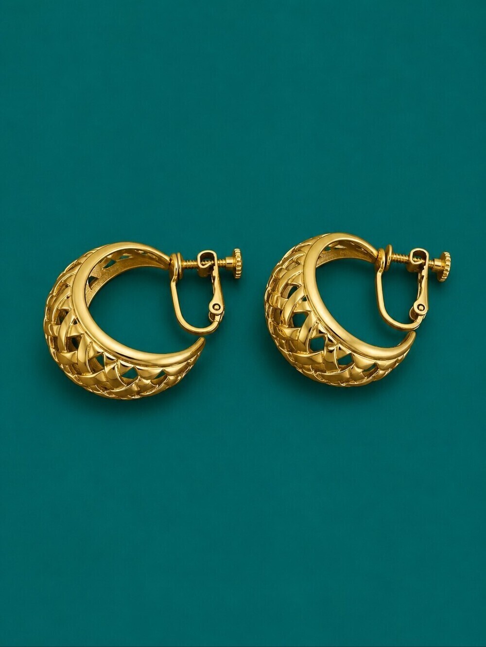 VTG NAPIER Goldtone Basketweave Chunky Hoop Clip-on Earrings